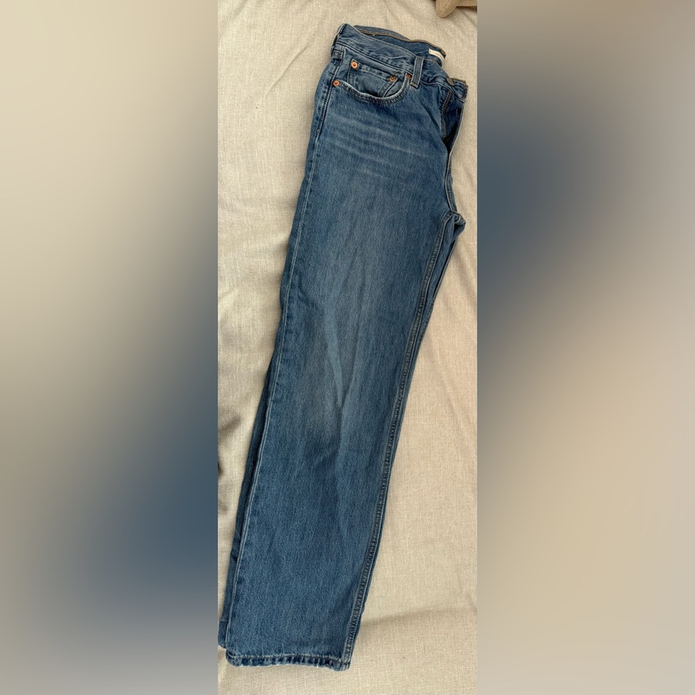 Woman’s Levi’s Jeans Low Pro Straight Sz 27